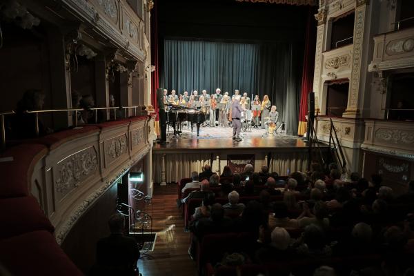Evviva Napoli! porta il sole al teatro di Caldarola
